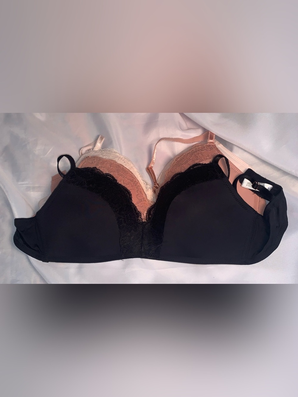 Marilyn Monroe Set of 3 Women’s 36B Lace-Trim Bras Black Salmon Pink Wireless